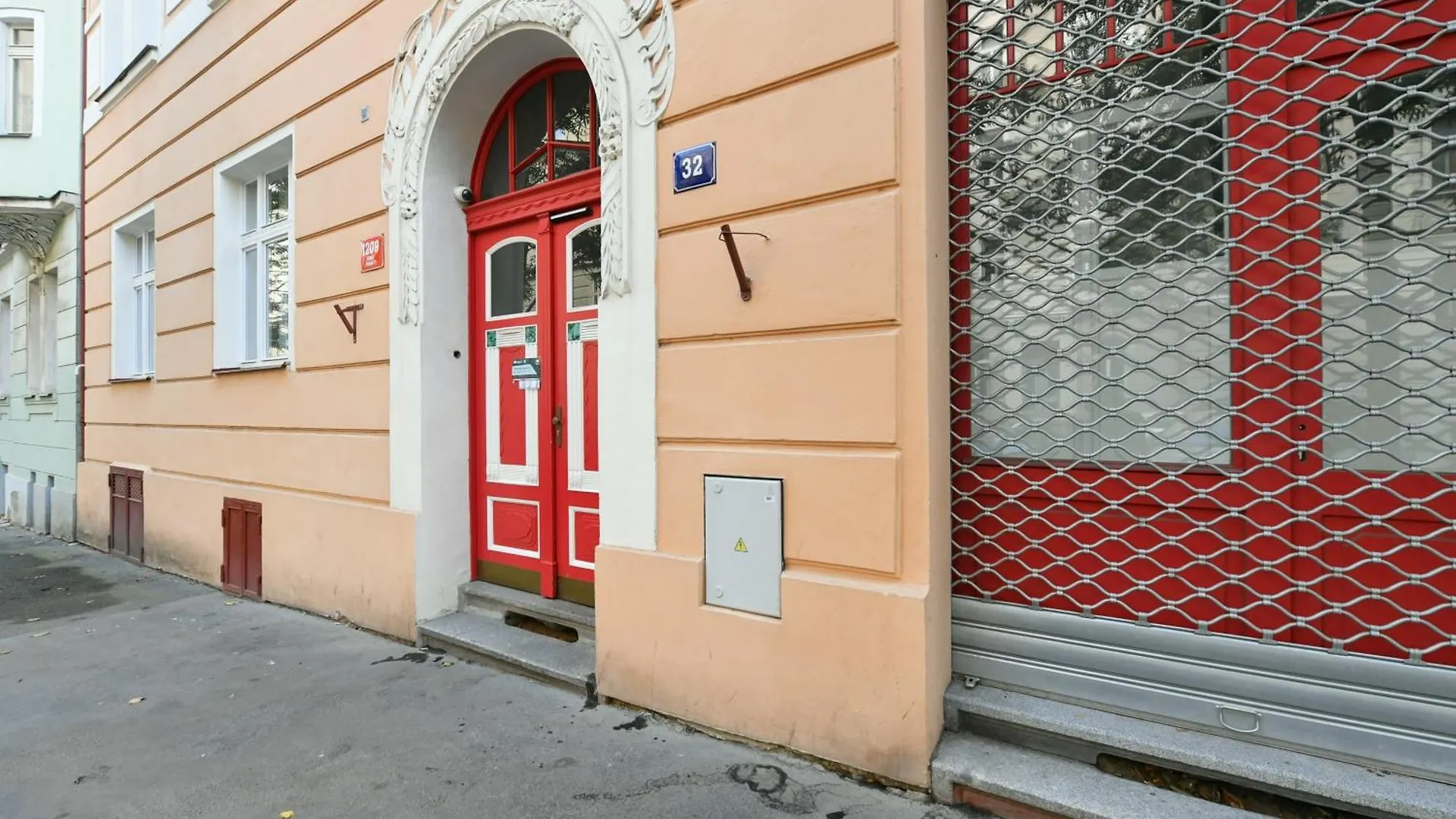 Kubelikova 32 Residence contacts